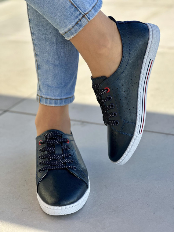 Zgrabne i wygodne granatowe trampki damskie, skóra naturalna