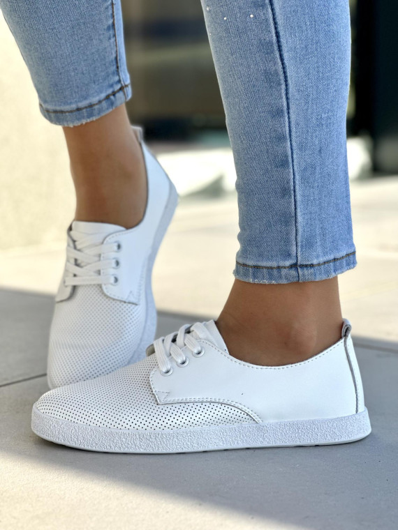 Lekkie, ażurowe białe trampki damskie, skóra naturalna