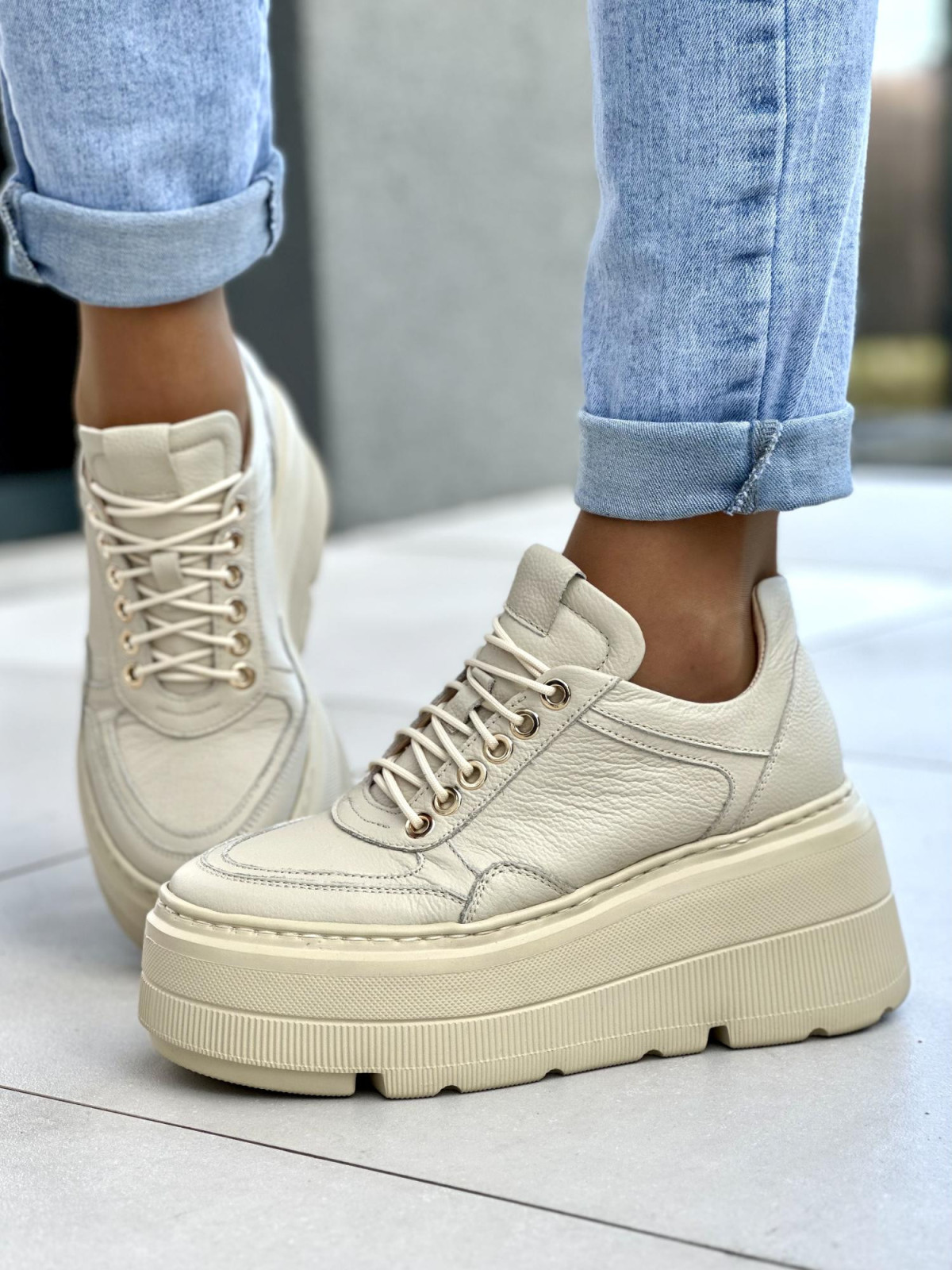 Lekkie beżowe trampki damskie na grubej platformie, skóra naturalna