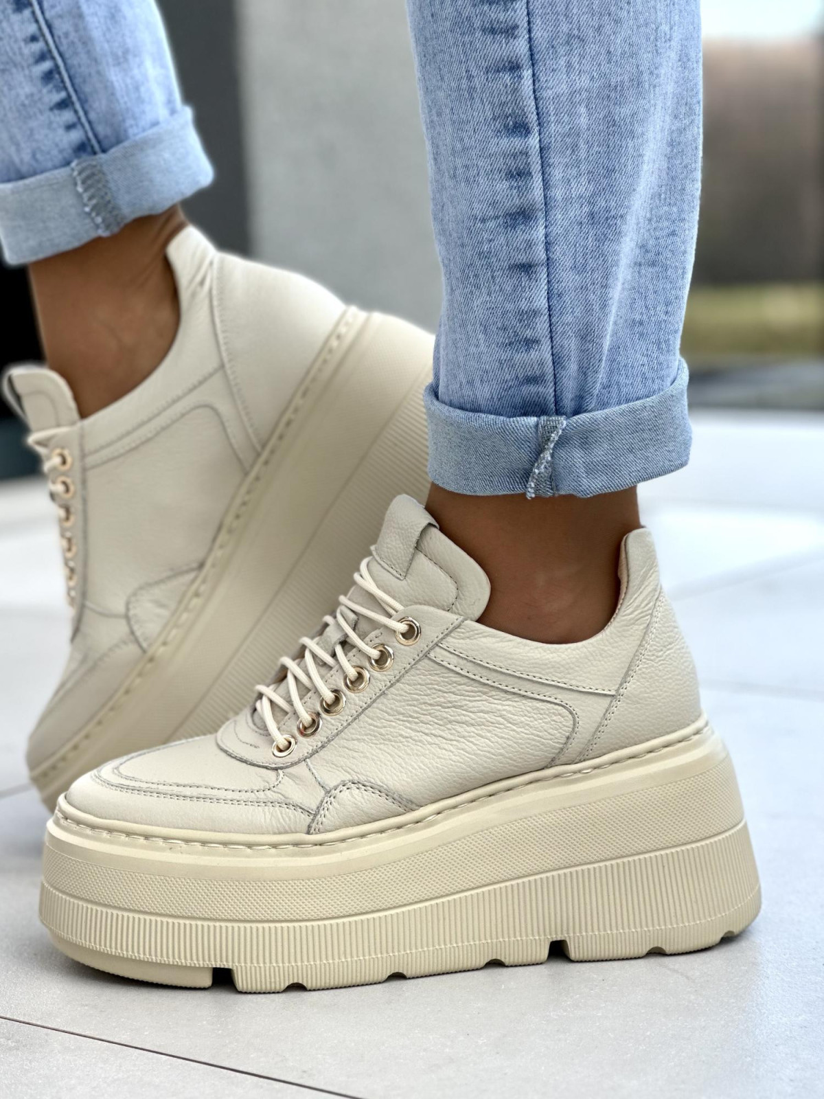 Lekkie beżowe trampki damskie na grubej platformie, skóra naturalna