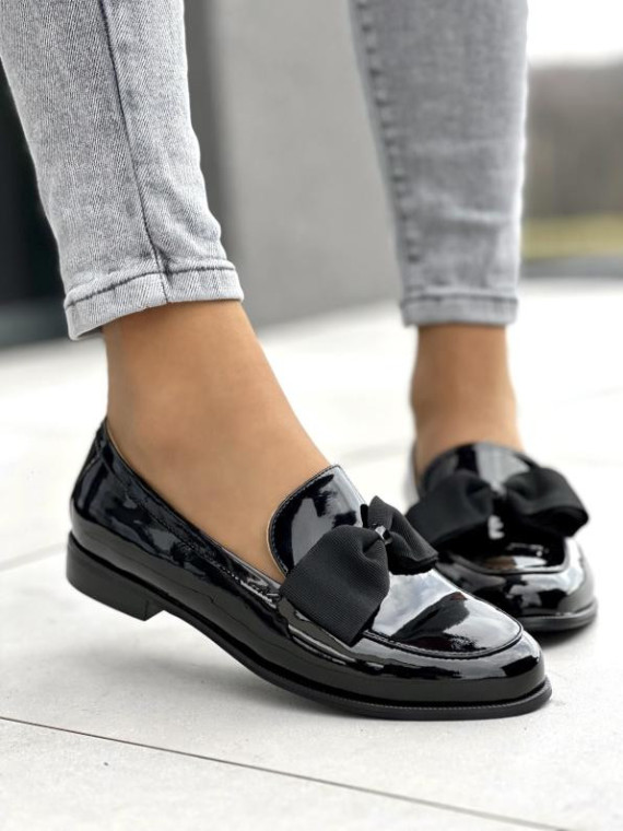 Śliczne lakierowane czarne mokasyny damskie z kokardą, skóra naturalna