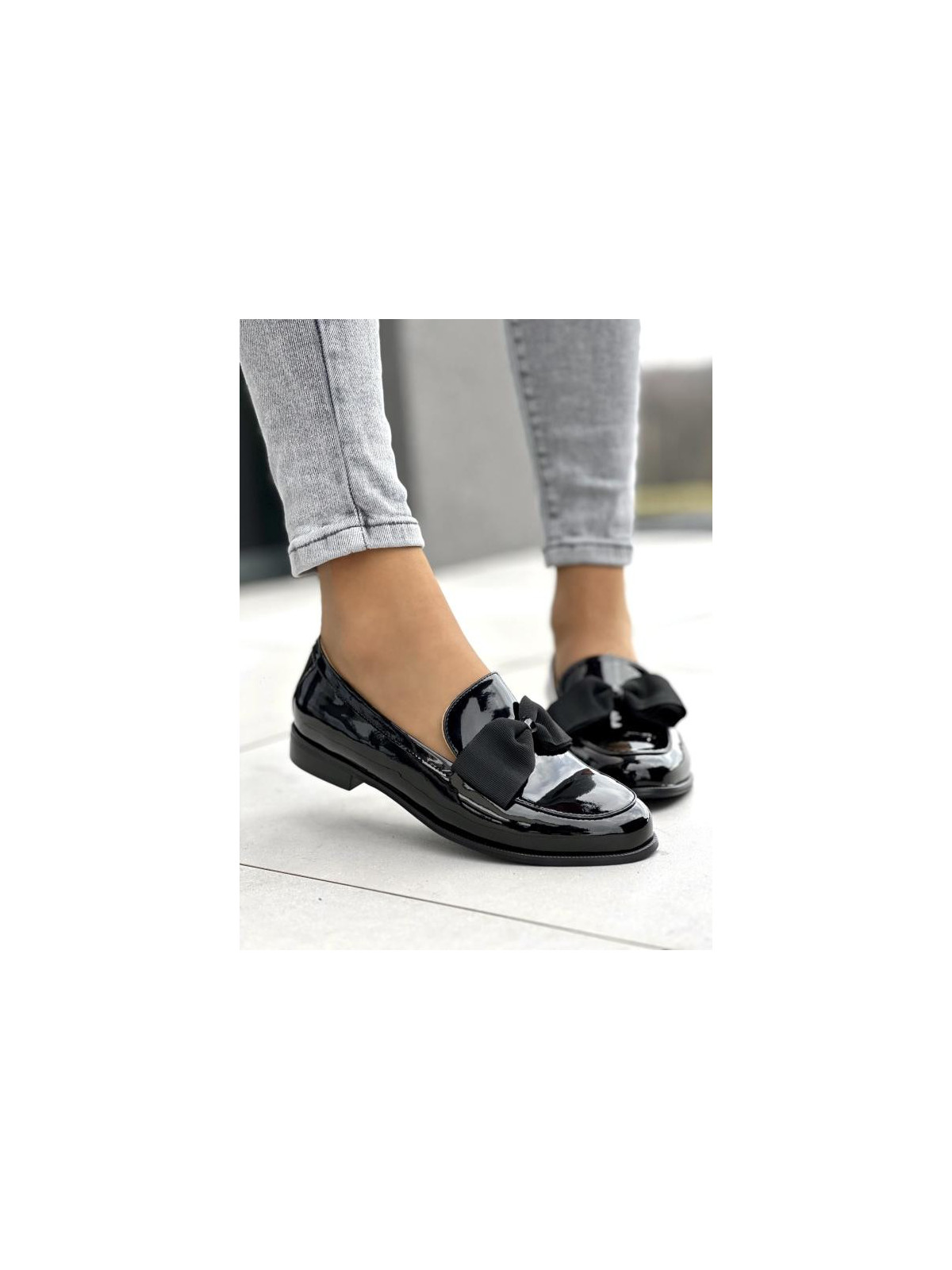 Śliczne lakierowane czarne mokasyny damskie z kokardą, skóra naturalna