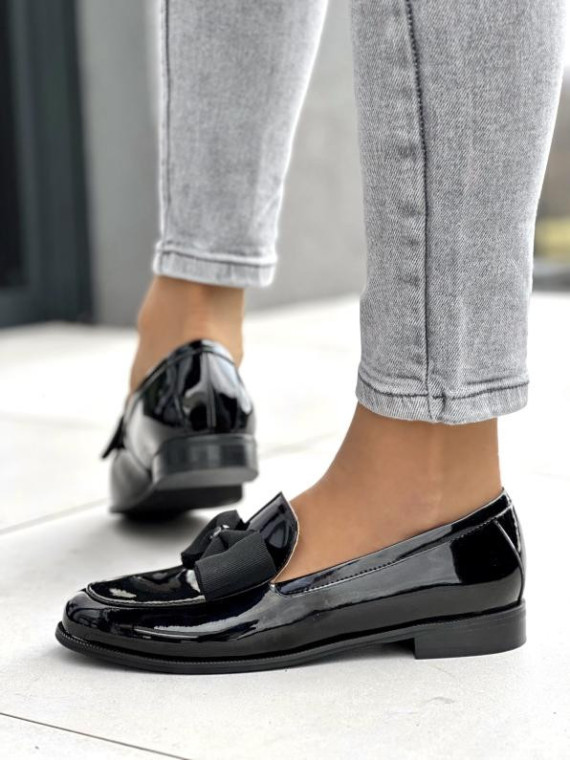 Śliczne lakierowane czarne mokasyny damskie z kokardą, skóra naturalna