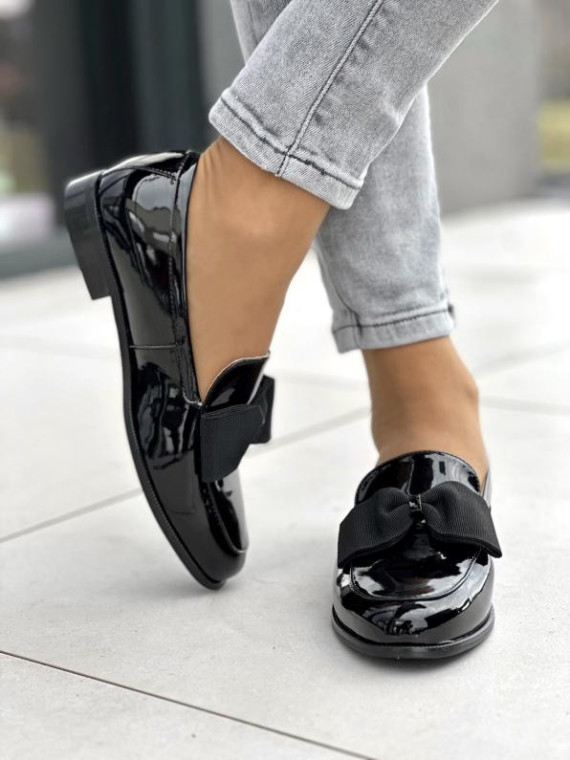 Śliczne lakierowane czarne mokasyny damskie z kokardą, skóra naturalna