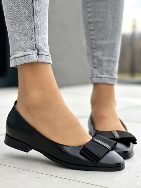 Stylowe czarne baleriny damskie z kokardą, skóra naturalna