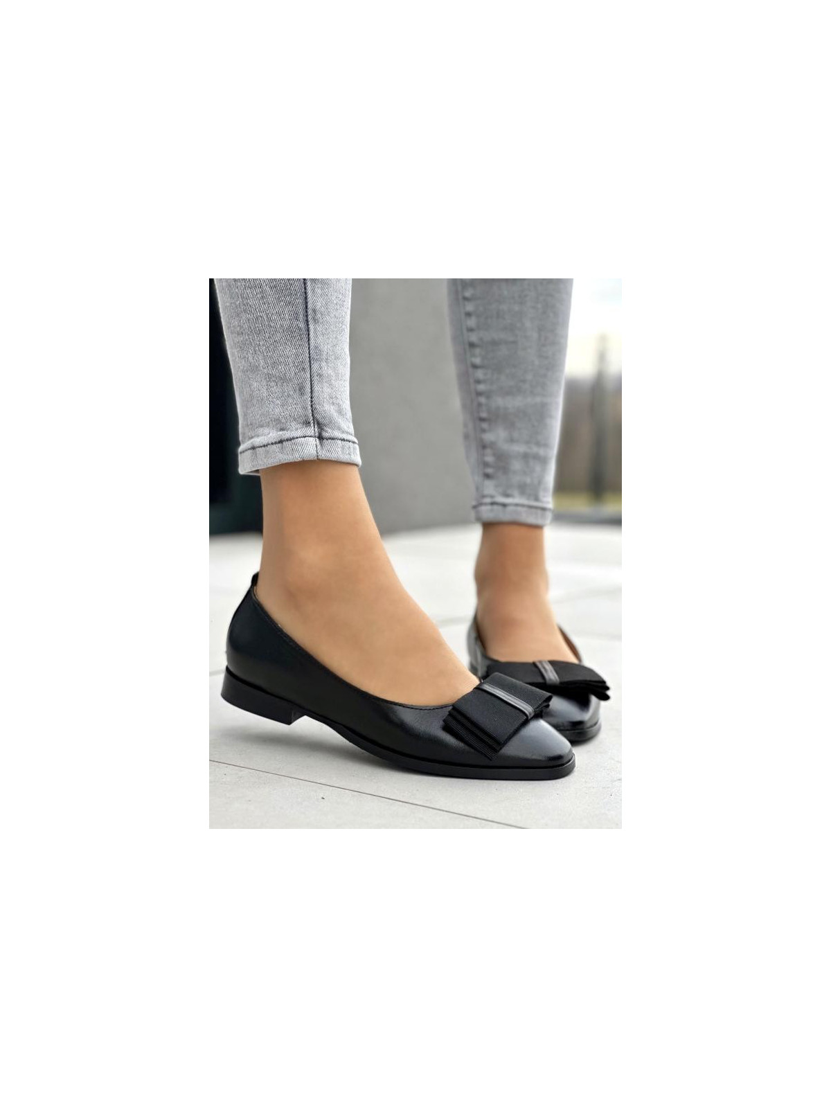Stylowe czarne baleriny damskie z kokardą, skóra naturalna