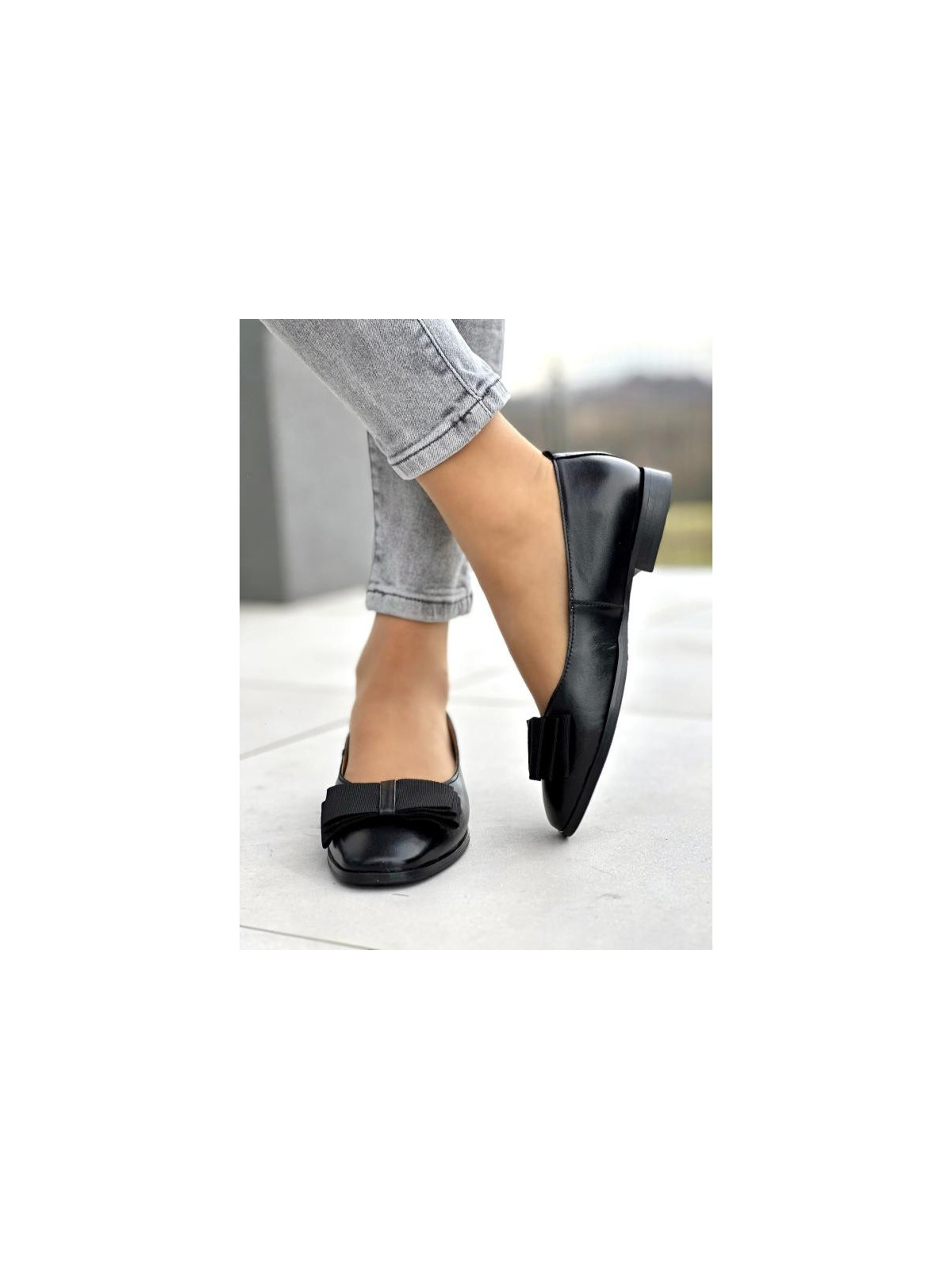 Stylowe czarne baleriny damskie z kokardą, skóra naturalna