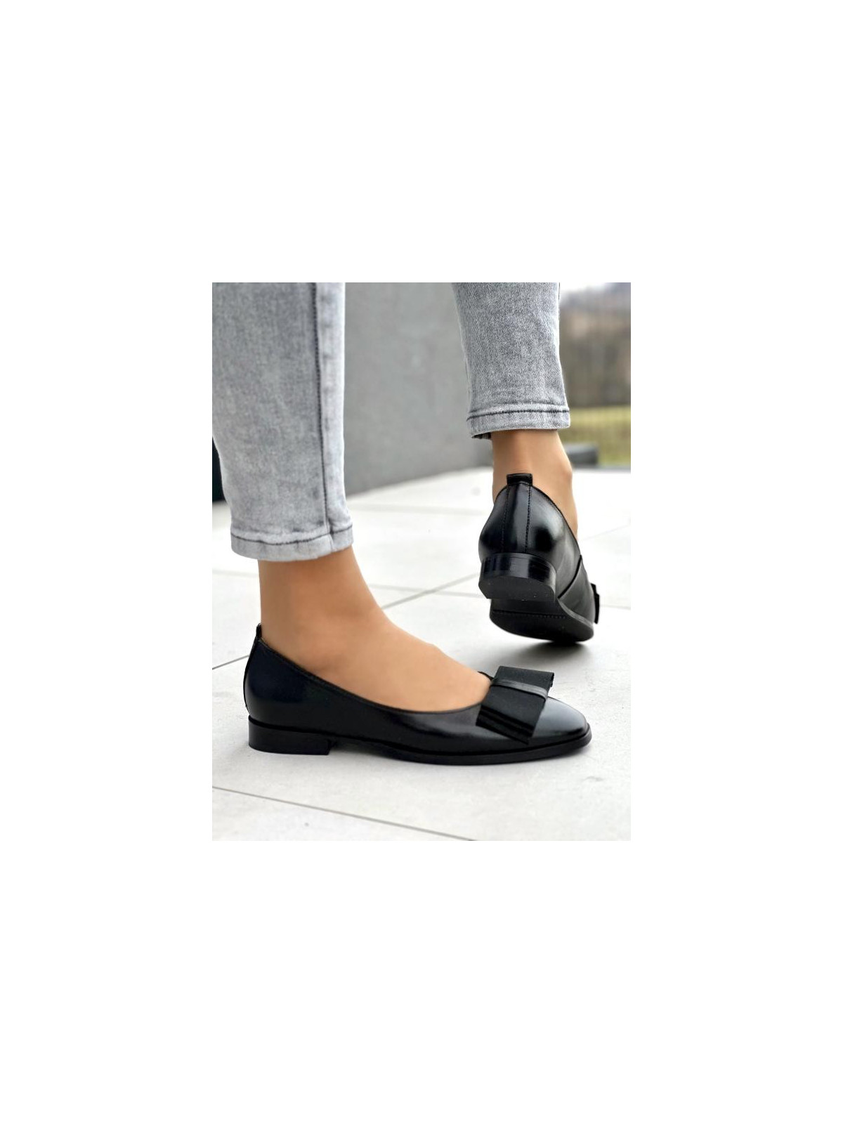 Stylowe czarne baleriny damskie z kokardą, skóra naturalna