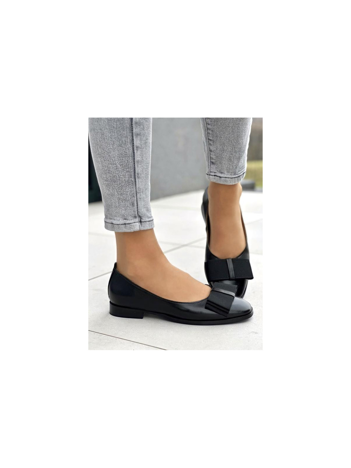 Stylowe czarne baleriny damskie z kokardą, skóra naturalna