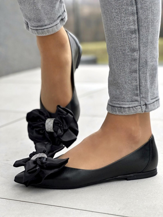 Piękne i kobiece czarne baleriny damskie z kokardą, skóra naturalna