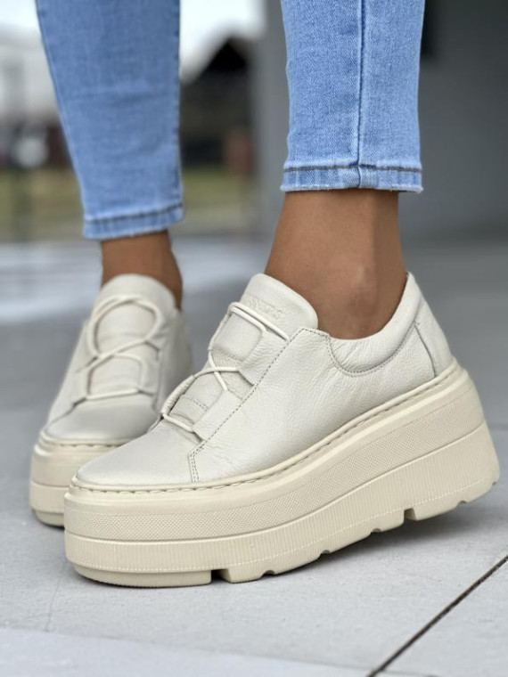 Lekkie beżowe trampki damskie na grubej platformie, skóra naturalna