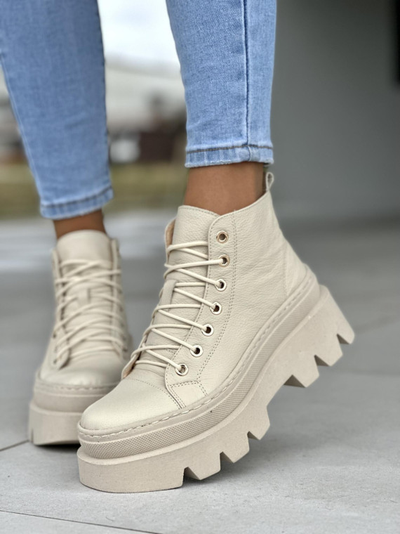 Beżowe trapery damskie na grubej podeszwie, skóra naturalna