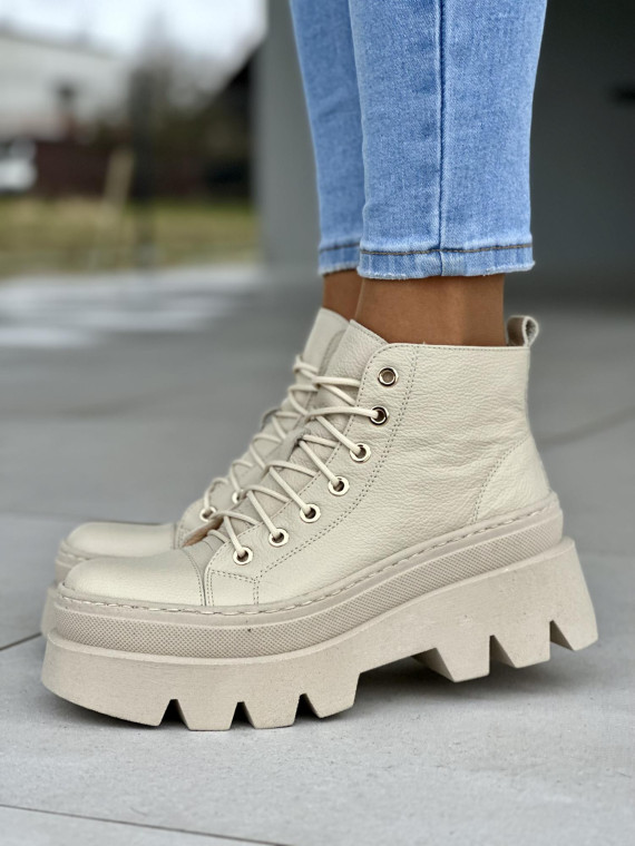 Beżowe trapery damskie na grubej podeszwie, skóra naturalna