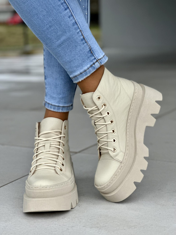 Beżowe trapery damskie na grubej podeszwie, skóra naturalna