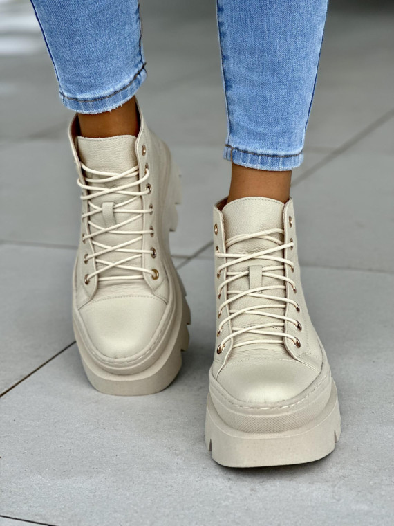 Beżowe trapery damskie na grubej podeszwie, skóra naturalna