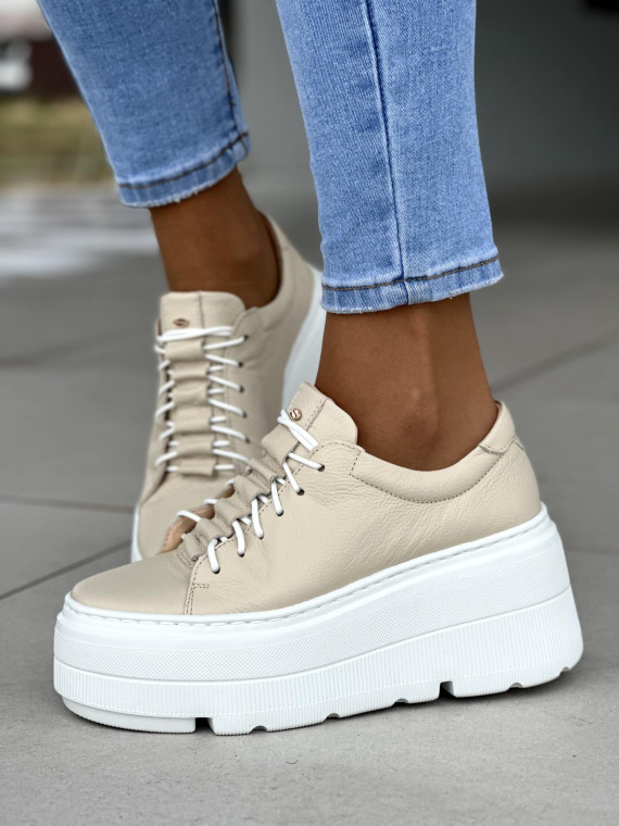 Lekkie beżowe trampki damskie na białej grubej platformie, skóra naturalna