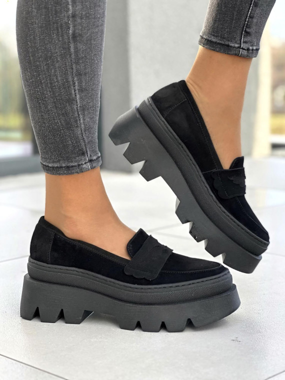 Czarne zamszowe mokasyny damskie na grubej podeszwie, skóra naturalna