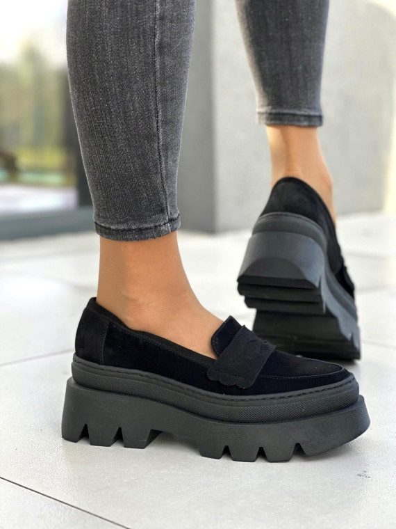 Czarne zamszowe mokasyny damskie na grubej podeszwie, skóra naturalna