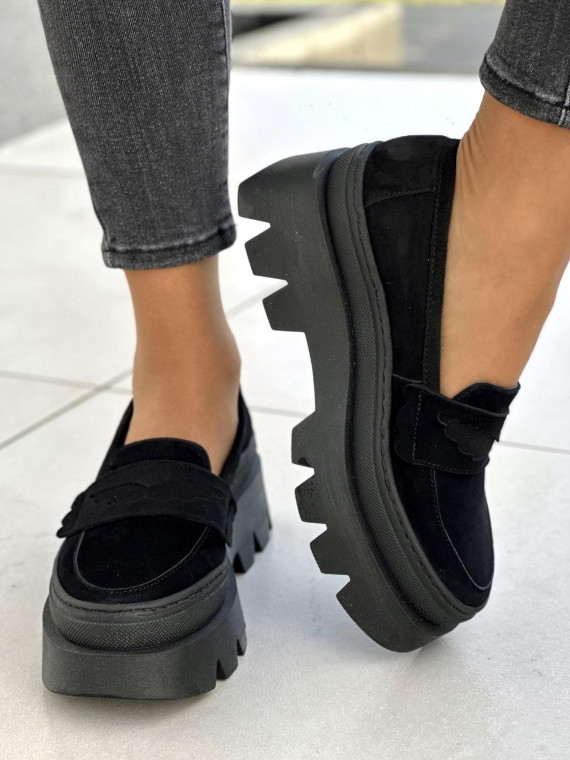 Czarne zamszowe mokasyny damskie na grubej podeszwie, skóra naturalna