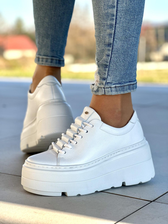 Wygodne białe trampki damskie na lekkiej grubej platformie, skóra naturalna