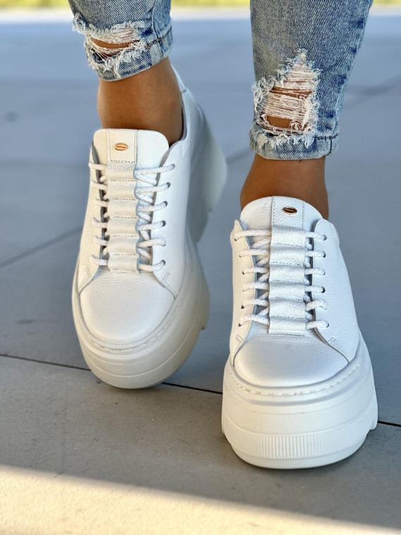 Wygodne białe trampki damskie na lekkiej grubej platformie, skóra naturalna