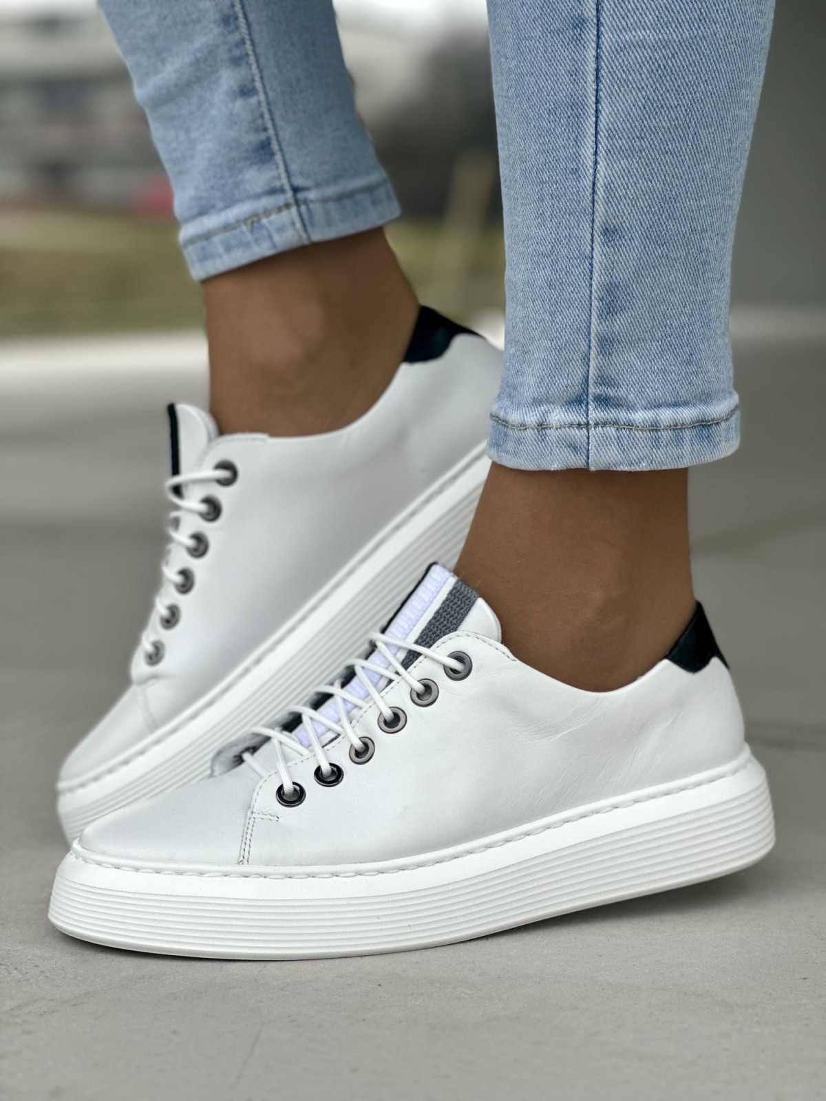 Wygodne i zgrabne białe trampki damskie, skóra naturalna