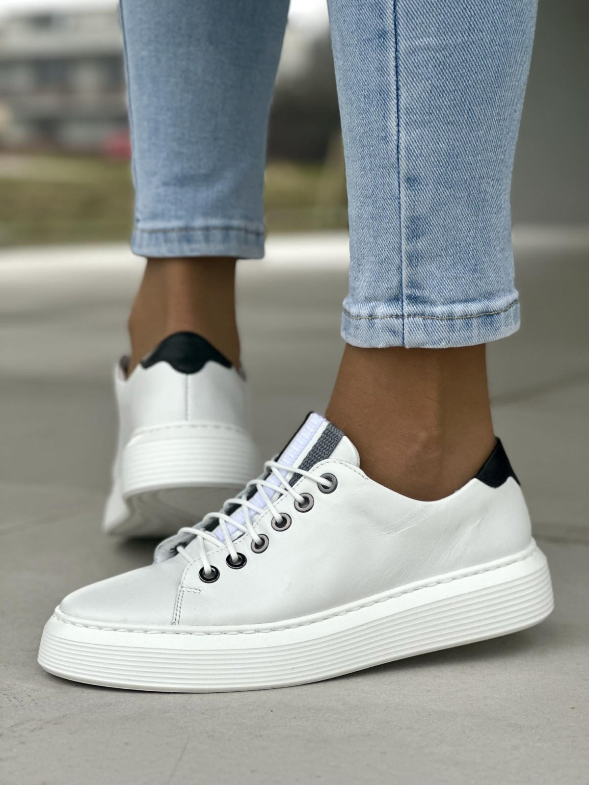 Wygodne i zgrabne białe trampki damskie, skóra naturalna