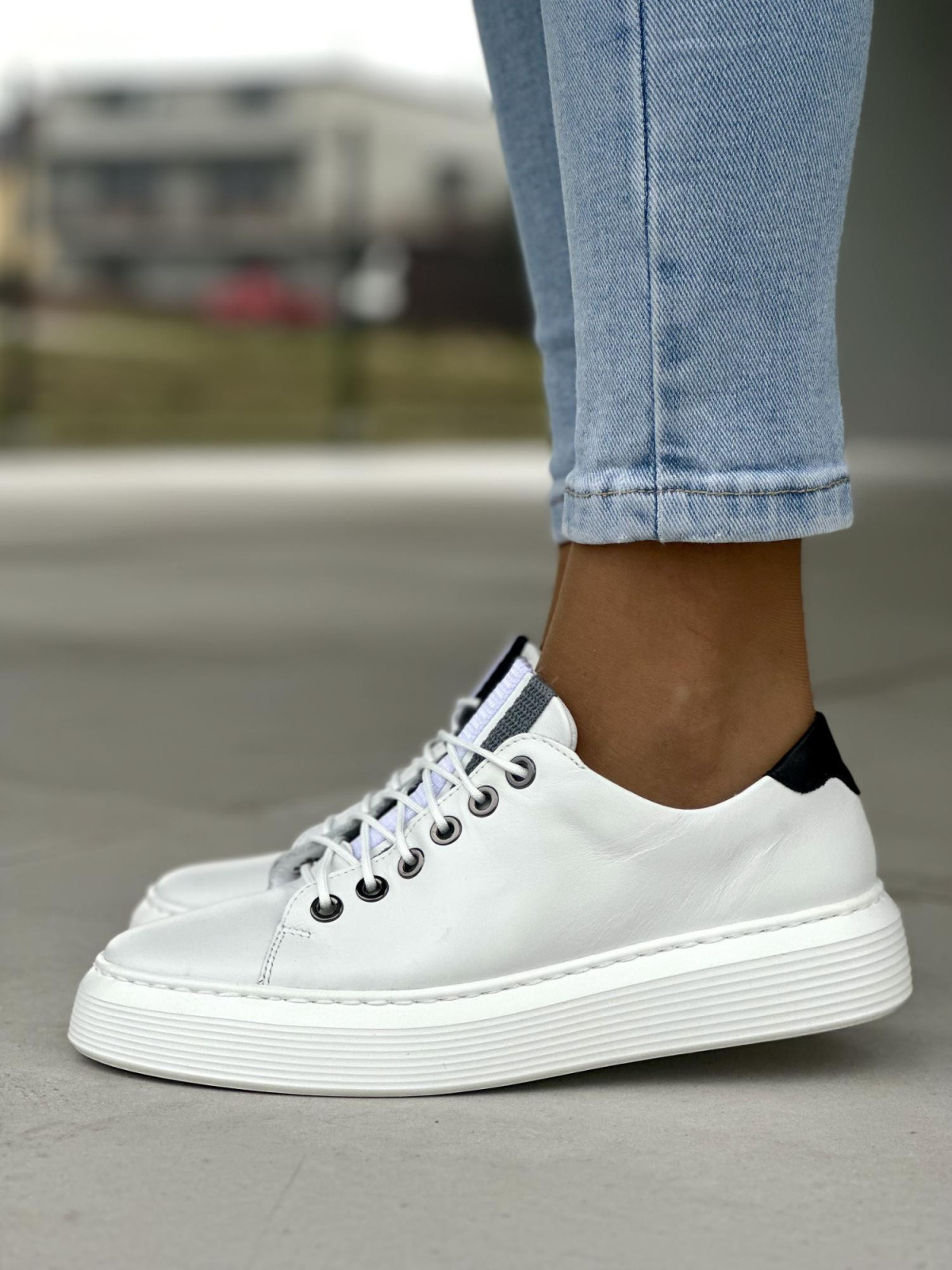 Wygodne i zgrabne białe trampki damskie, skóra naturalna