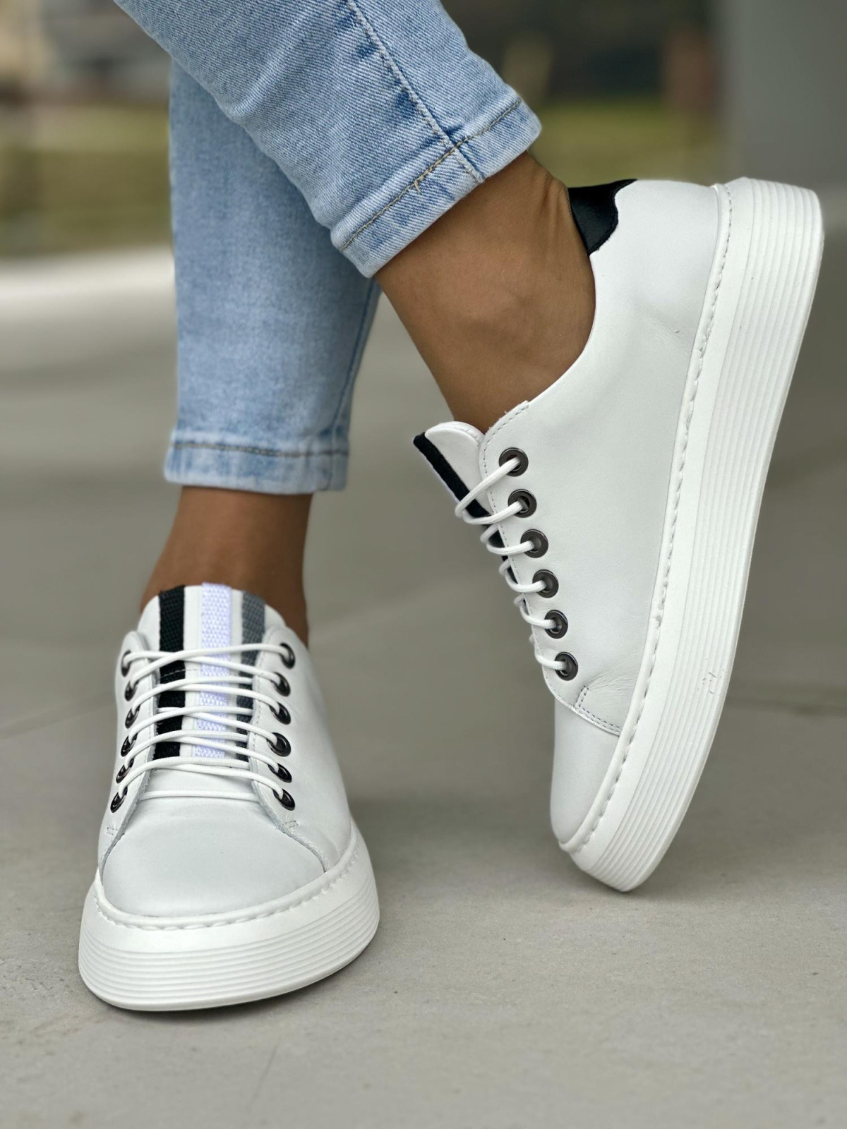 Wygodne i zgrabne białe trampki damskie, skóra naturalna