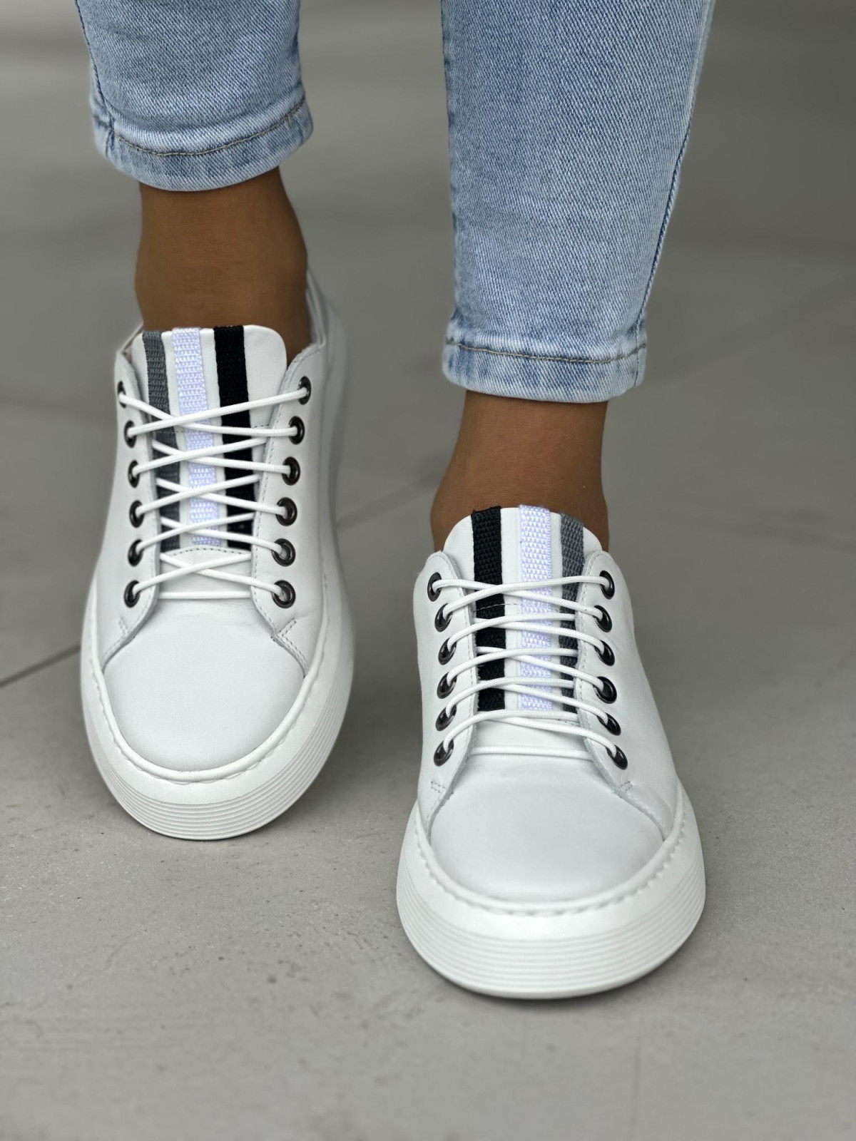 Wygodne i zgrabne białe trampki damskie, skóra naturalna