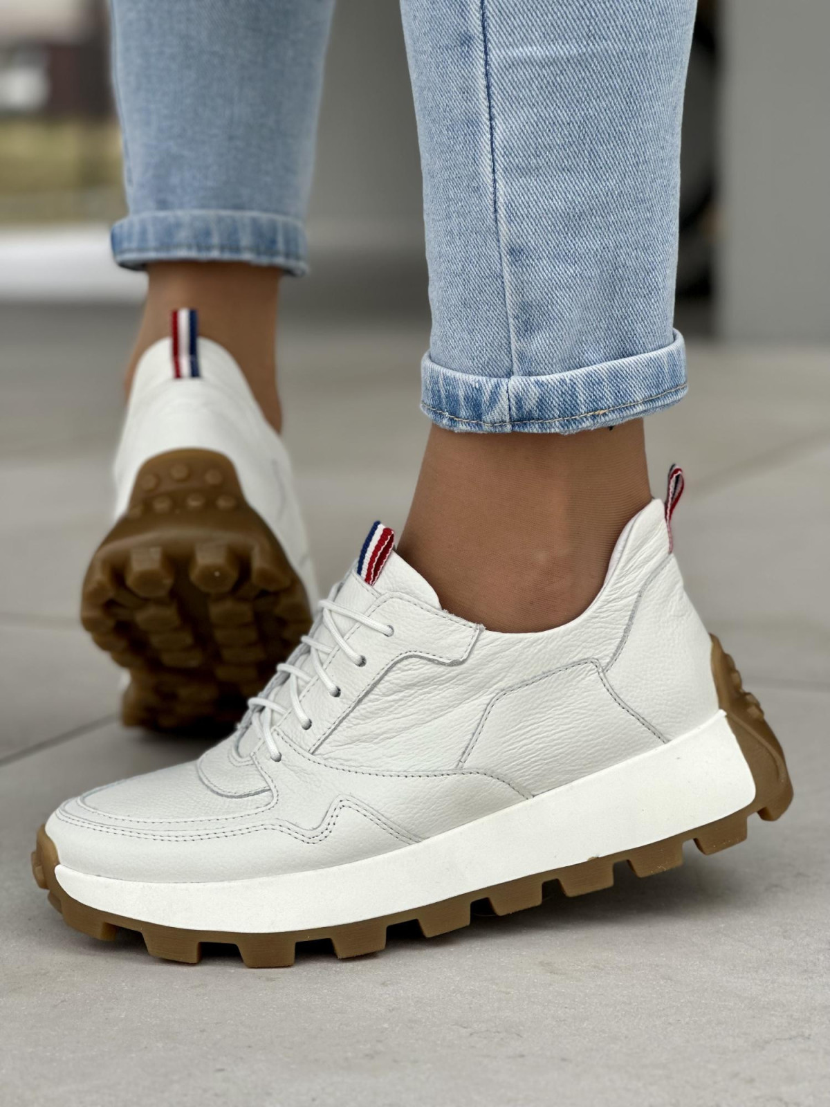 Stylowe i wygodne białe wygodne sneakersy damskie, skóra naturalna