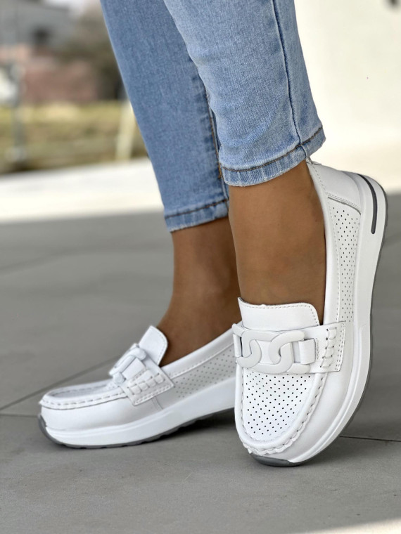 Bardzo lekkie ażurowe białe mokasyny damskie, skóra naturalna