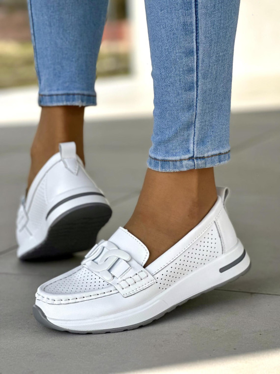 Bardzo lekkie ażurowe białe mokasyny damskie, skóra naturalna