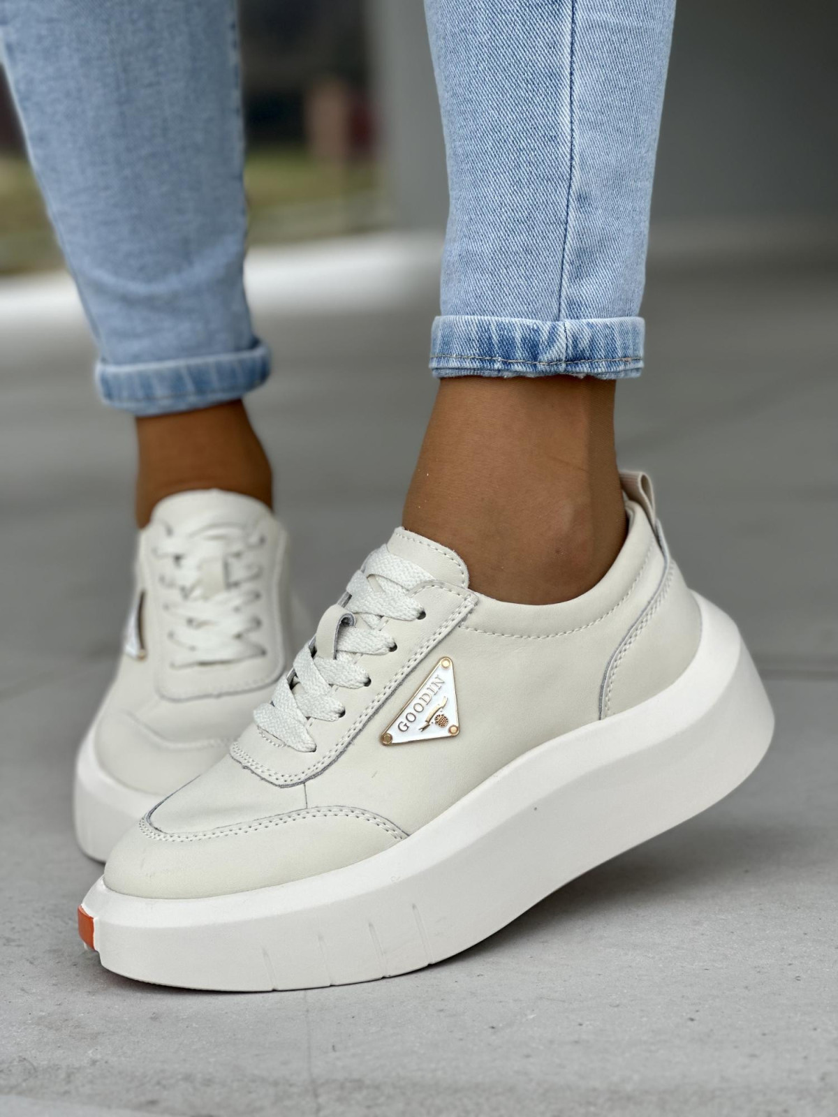 Wygodne i lekkie beżowe sneakersy damskie, skóra naturalna