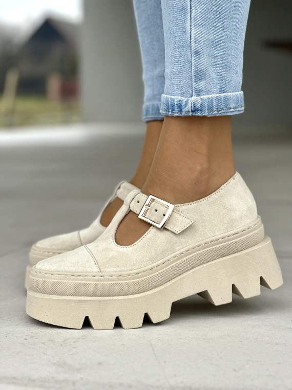 Beżowe półbuty damskie z klamrą, na grubej podeszwie, skóra naturalna