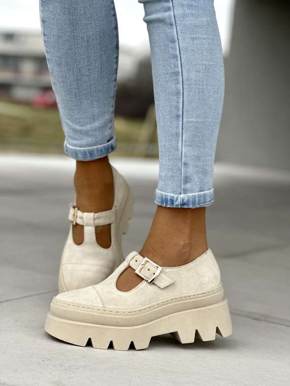 Beżowe półbuty damskie z klamrą, na grubej podeszwie, skóra naturalna