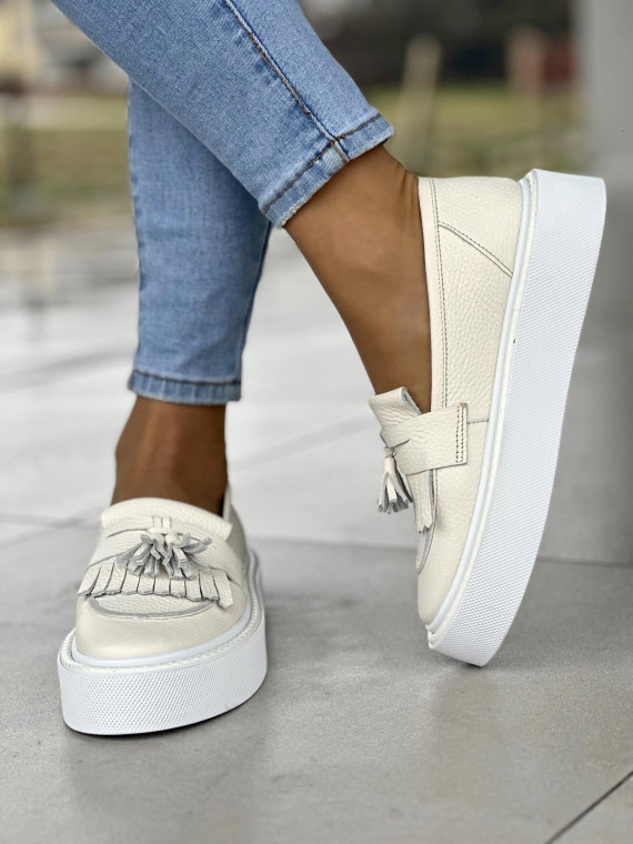 Kremowe mokasyny damskie na wyższej platformie, skóra naturalna