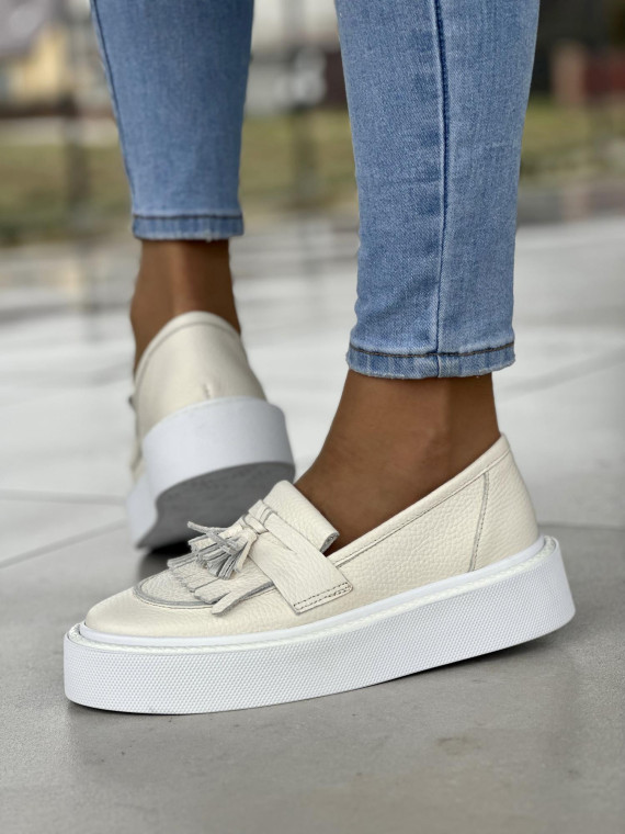 Kremowe mokasyny damskie na wyższej platformie, skóra naturalna