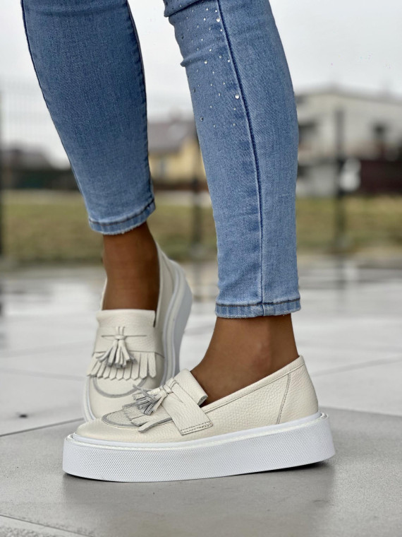 Kremowe mokasyny damskie na wyższej platformie, skóra naturalna