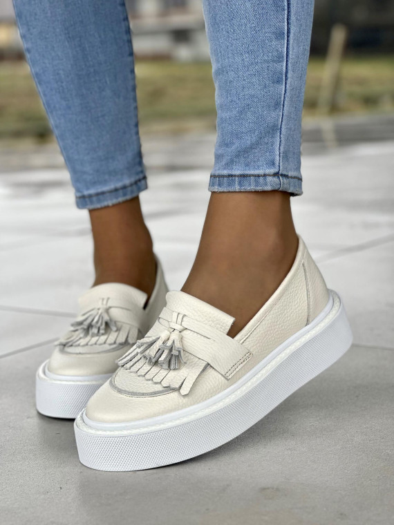 Kremowe mokasyny damskie na wyższej platformie, skóra naturalna