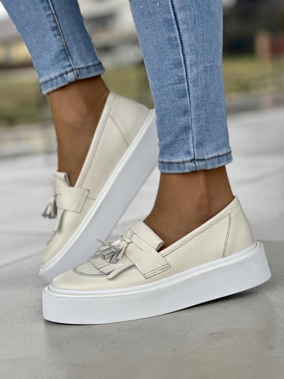 Kremowe mokasyny damskie na wyższej platformie, skóra naturalna