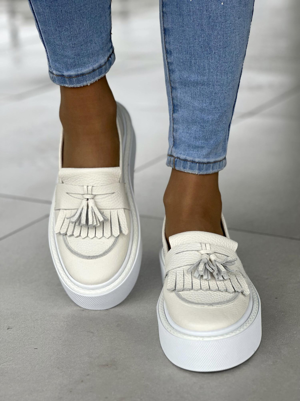 Kremowe mokasyny damskie na wyższej platformie, skóra naturalna