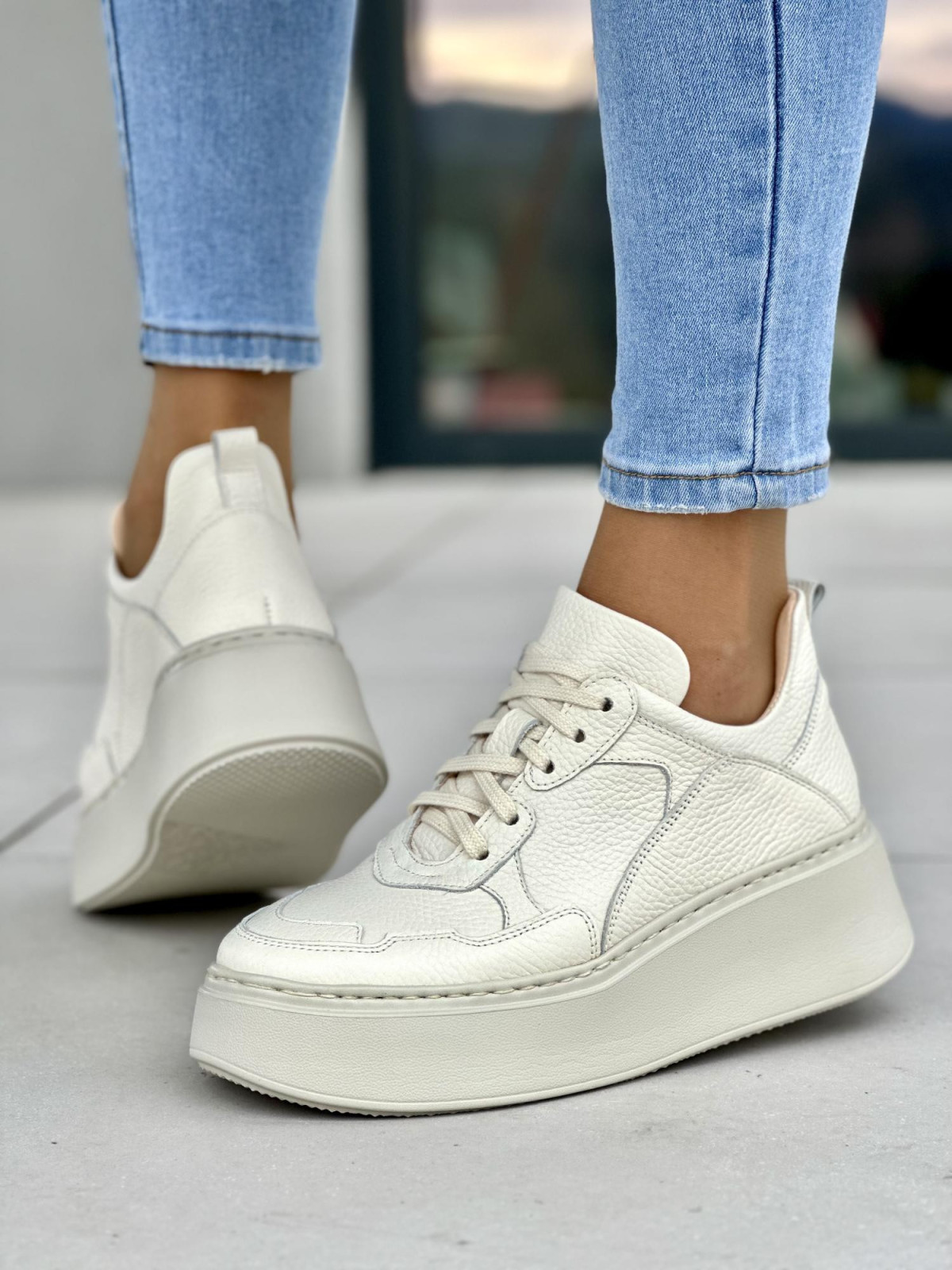 Wygodne kremowe sneakersy damskie na platformie, skóra naturalna