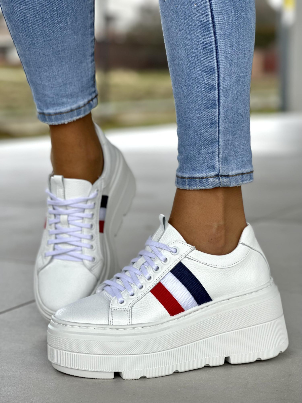 Wygodne i lekkie białe trampki damskie na platformie, skóra naturalna