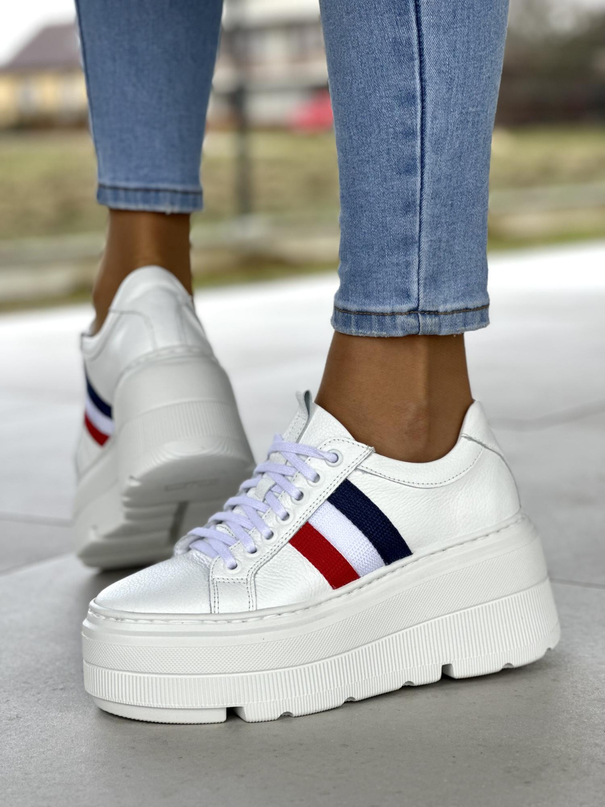 Wygodne i lekkie białe trampki damskie na platformie, skóra naturalna