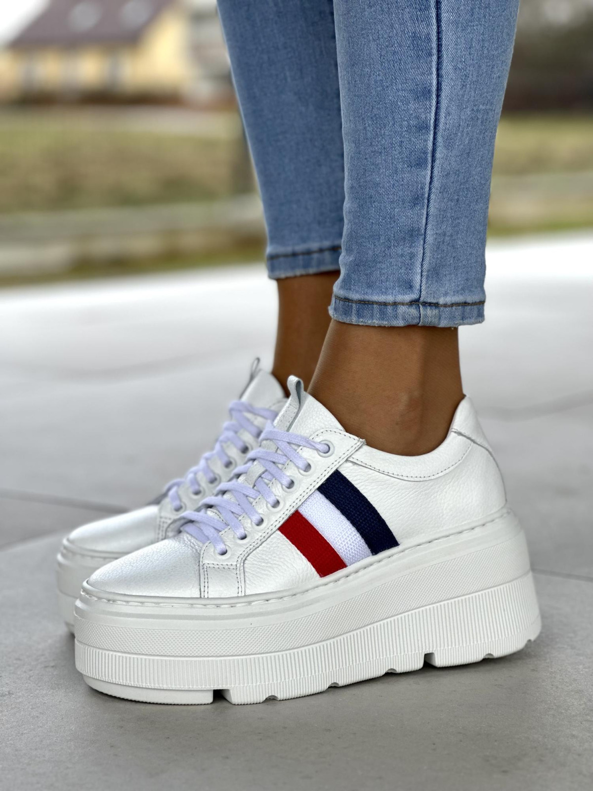 Wygodne i lekkie białe trampki damskie na platformie, skóra naturalna