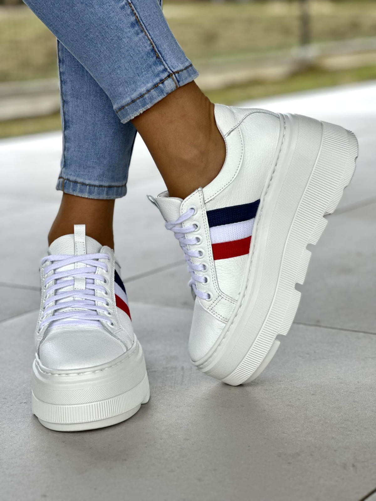 Wygodne i lekkie białe trampki damskie na platformie, skóra naturalna