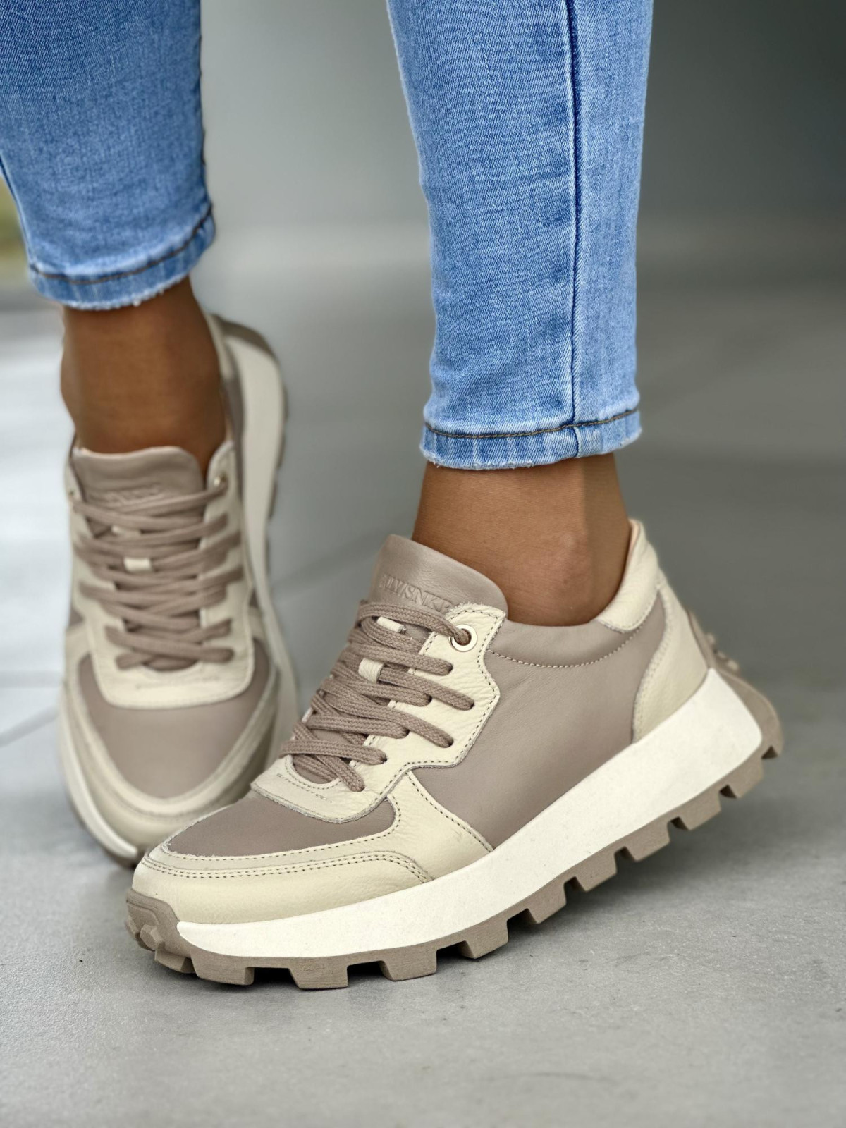 Wygodne beżowe sneakersy damskie, skóra naturalna