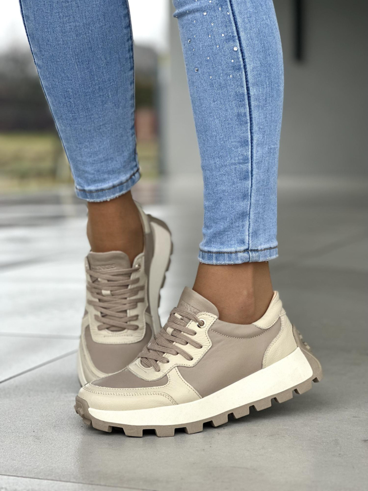 Wygodne beżowe sneakersy damskie, skóra naturalna