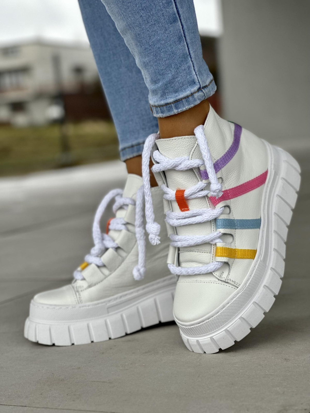 Wysokie białe trampki damskie rainbow, wyższa podeszwa, skóra naturalna